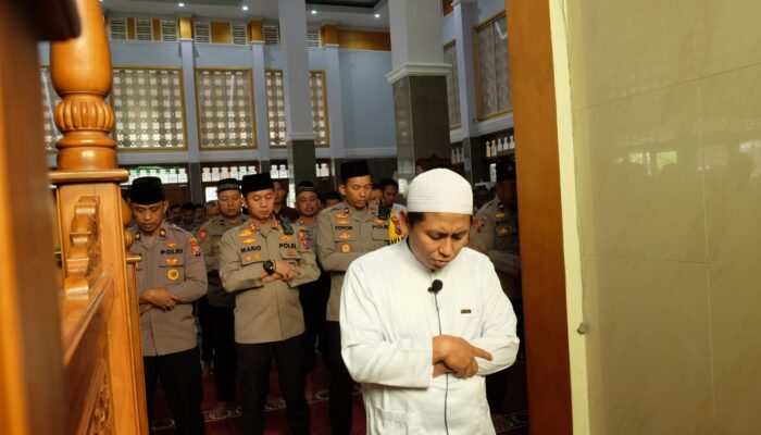 Polres Bojonegoro Gelar Shalat Gaib dan Doa Bersama untuk Tiga Anggota Polri yang Gugur