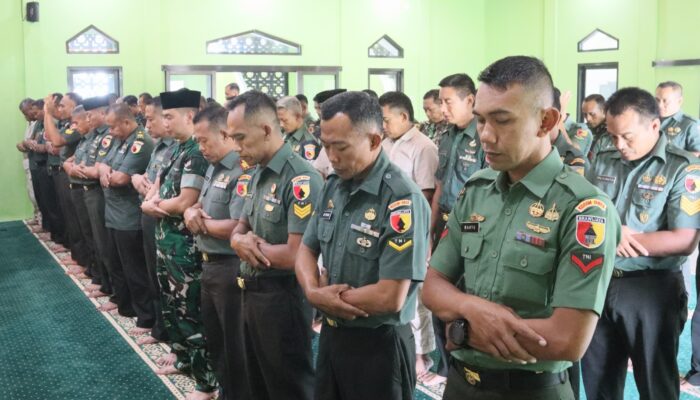 Kodim Bojonegoro Sholat Gaib untuk 3 Personel Polda Lampung yang Meninggal Dunia