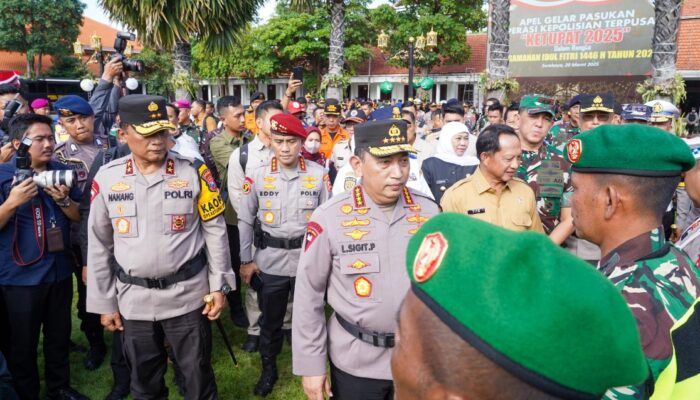 Pangdam Brawijaya Hadiri Apel Ops Ketupat di Gedung Negara Grahadi