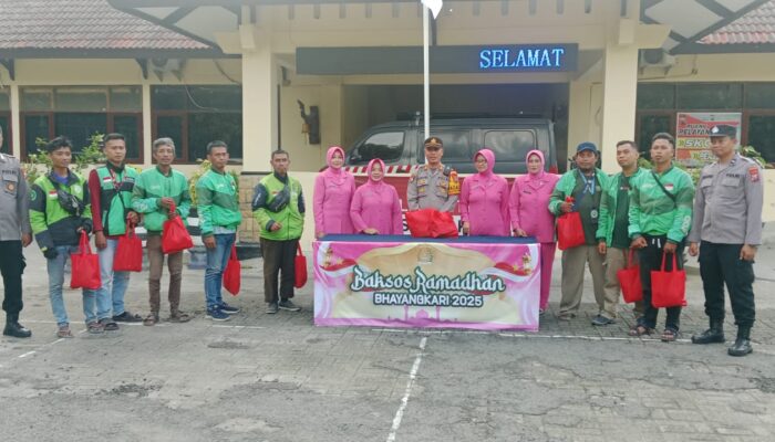 Bhayangkari Ranting se-Cabang Bojonegoro Gelar Baksos