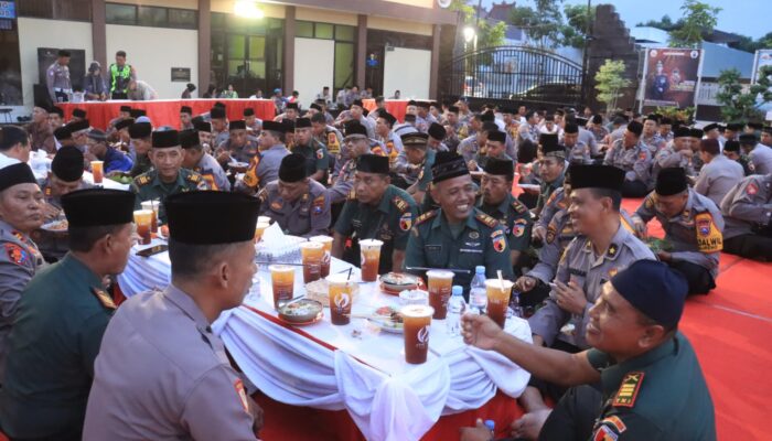 Kuatkan Sinergitas, Polres Bojonegoro Gelar Buka Puasa Bersama dengan Kodim dan Masyarakat