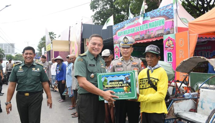 Aksi Simpatik TNI-Polri di Madiun