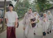Bersama Masyarakat, Bupati dan Wabub Bojonegoro Laksanakan Sholat Idul Fitri