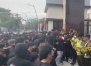 Demonstrasi Tolak UU TNI di Bojonegoro Berakhir Ricuh: Aparat Keamanan vs Massa