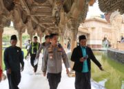 Kapolres Bojonegoro Pantau Pengamanan Wisata Religi di Masjid Margomulyo
