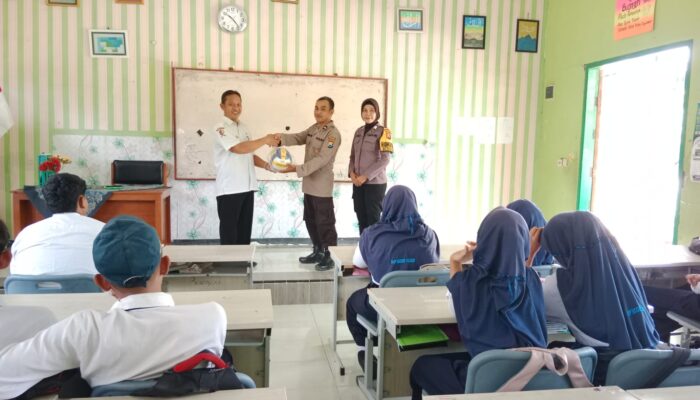 Polsek Kanor Berikan Pembinaan dan Penyuluhan Anti-Bullying di SMPN 1 Kanor