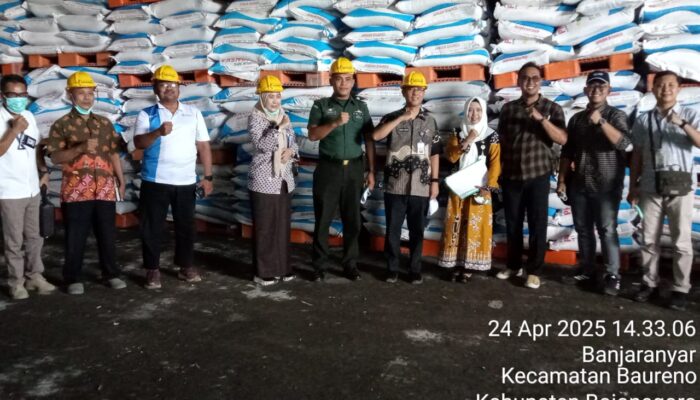DKPP dan Dinas Perdagangan Bojonegoro Tinjau Stok Pupuk di Gudang Sumberrejo