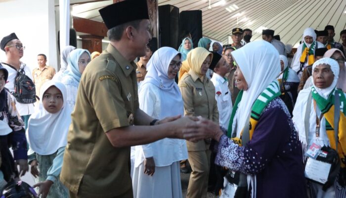 Bupati Bojonegoro Lepas 120 Jemaah Calon Haji Kloter 63 Menuju Tanah Suci