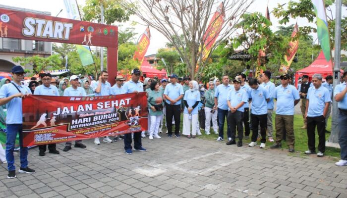 May Day 2025 di Trenggalek Diperingati Jalan Sehat dan Donor Darah