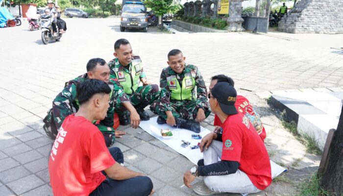 Sisi Humanis Prajurit TNI Warnai Peringatan Hari Buruh di Madiun