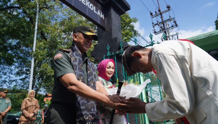 Kunjungi SMP Kartika IV-1, Pangdam Apresiasi Pendidikan Berkarakter