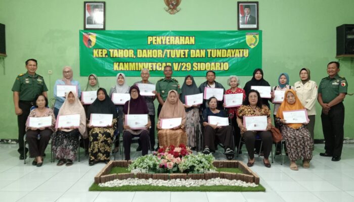Kanminvetcad V/29 Sidoarjo Serahkan Piagam Veteran