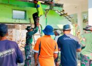 BBGRM, Babinsa Kepohbaru Bojonegoro Bersama Warga Bersih-bersih Lingkungan Balai Desa Woro