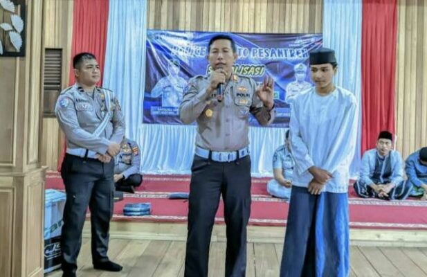 Polres Sampang Sosialisasi Di PonPes Assirojiyyah Kajuk