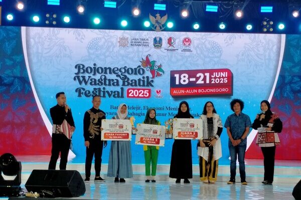 Anak-anak Muda Antusias Ikuti Lomba Desain Ilustrasi Fashion