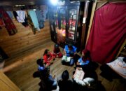 Pada Hari Lingkungan Hidup, Kampung Menra Terang Benderang, 28 Keluarga Merasakan Akses Listrik 24 Jam