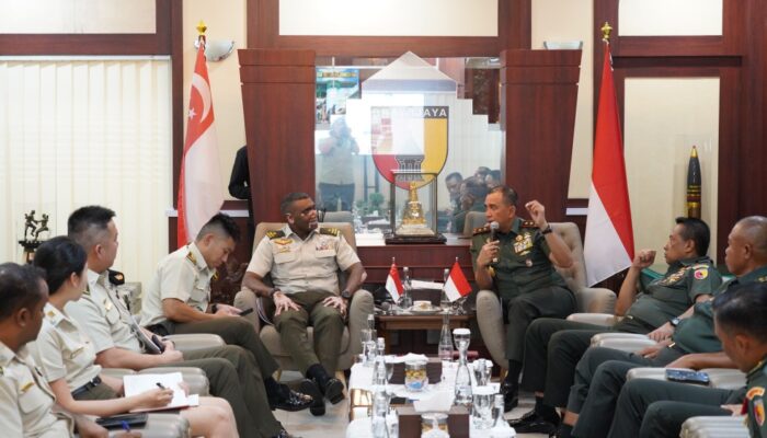 Pangdam V/Brawijaya Terima Kunjungan Kehormatan 6th Division Commander SAF