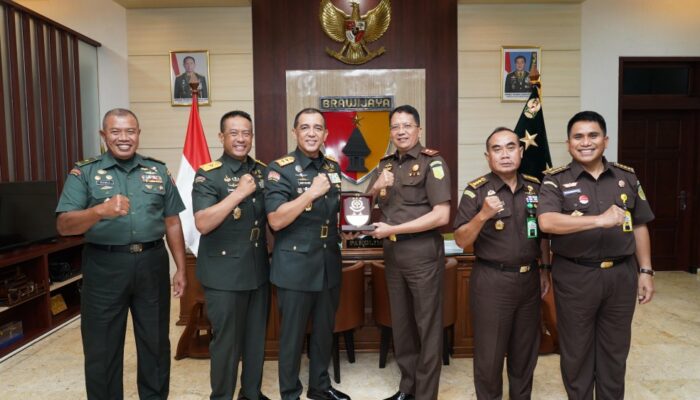 Perkuat Sinergitas, Pangdam V/Brawijaya Terima Audiensi Kajati Jatim