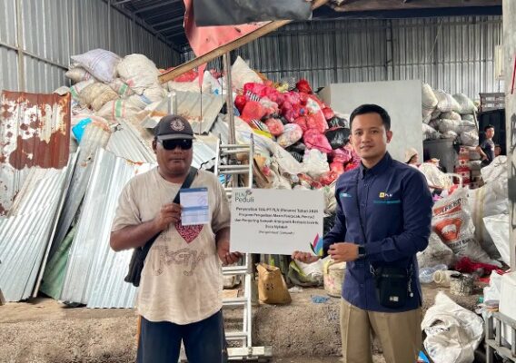 PLN UIP JBTB dan Pemerintah Desa Nyitdah Berkolaborasi Tangani Sampah Anorganik Aksi Nyata Listrik untuk Rakyat, Dukung Pengelolaan Sampah Berbasis Listrik di Bali