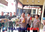 Koramil Sumberrejo Berikan Kejutan Spesial Hari Bhayangkara ke-79 dengan Tumpeng