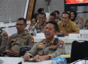 Kapolres Bojonegoro Tertawa Dengarkan Kritikan Komika dalam Lomba Stand-Up Comedy