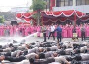 Polres Bojonegoro Gelar Upacara Kenaikan Pangkat, Beri Penghargaan dan Lepas Purnatugas