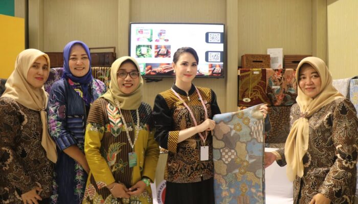 Stand Dekranasda Bojonegoro Bersinar di Balikpapan