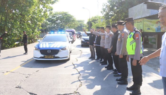 Jaga Kamtibmas, Polres Bojonegoro Kawal Ratusan Warga Baru IKSPI Kera Sakti Menuju Padepokan Pusat Madiun