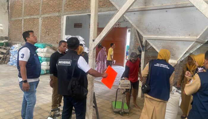 Cegah Beras Oplosan, Polres Bojonegoro Bersama Satgas Pangan Sidak 2 Penggilingan Padi