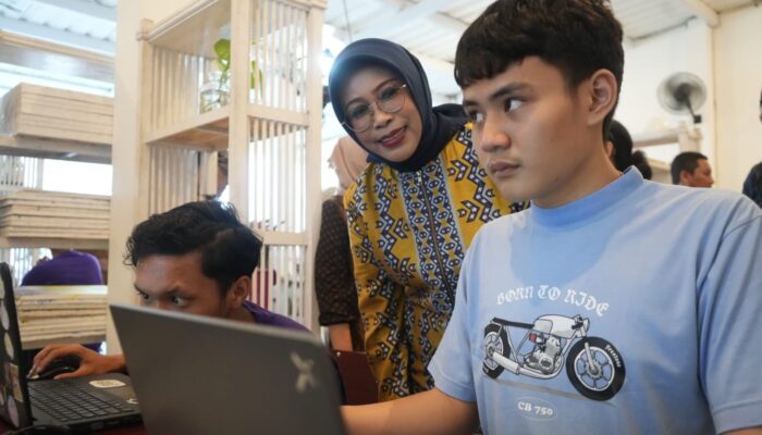 Semarak HUT Kemerdekaan ke-80 RI, Istri Menteri Sosial Apresiasi Pemberdayaan Disabilitas Mitra Binaan TJSL PLN di Aora Wistara Surabaya
