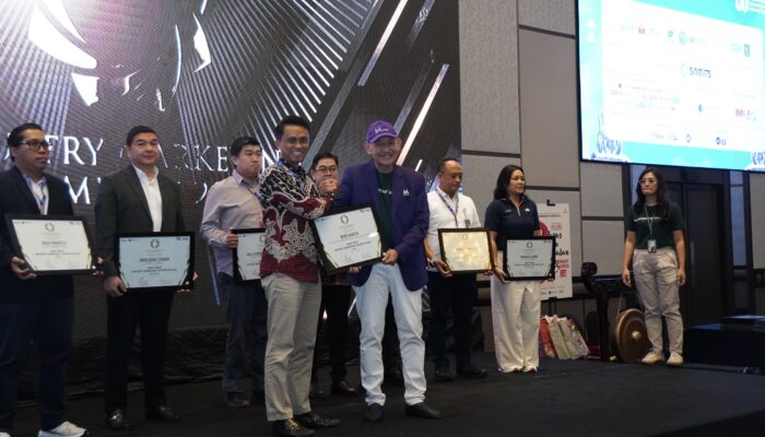 General Manager PLN Icon Plus Jatim Raih Penghargaan Jawa Timur Industry Marketing Champion 2025