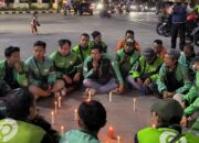 Didepan Gedung DPRD, Ratusan Ojol Bojonegoro Gelar Aksi Damai dan Doa Bersama untuk Mengenang Affan Kurniawan
