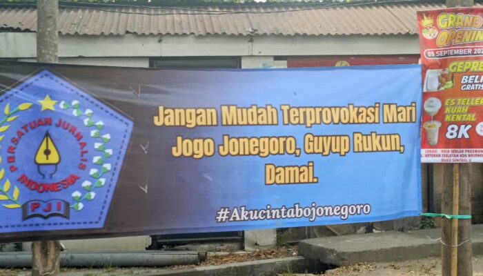 PJI Bojonegoro Gerak Cepat, Puluhan Banner Himbauan Damai Terpasang di Titik Strategis