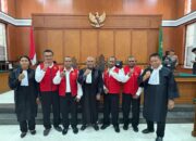 Sidang Terkait Makar Di PN Makasar Kelas 1, Tertunda akibat Demo Damai. Warinussy Merasa Heran Ke Empat Terdakwa Masih mengunakan Rompi Tahanan,