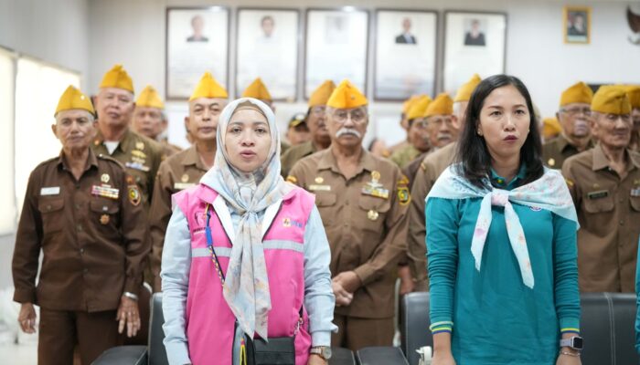 Momen Hari Pelanggan Nasional, PT PLN (Persero) UIP JBTB Gelar Apresiasi Kebangsaan dan Berbagi Kebahagiaan Bersama Keluarga Veteran dengan YBM PT PLN