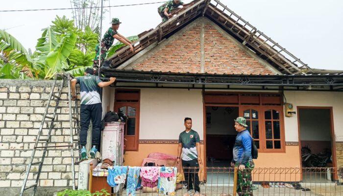 Karya Bakti Babinsa Koramil 0813-01/Bojonegoro, Wujud Komitmen TNI Bantu Masyarakat