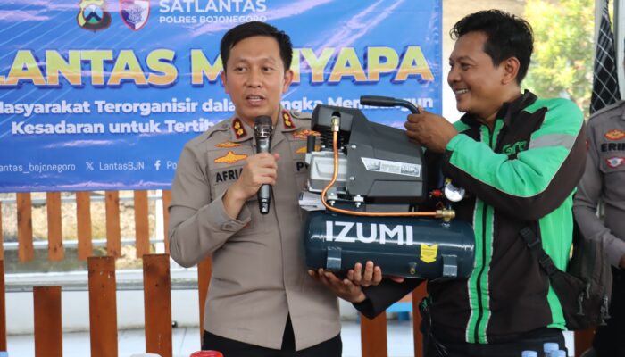 Kapolres Bojonegoro Peduli Ojol, Beri Bantuan dan Ajak Jaga Kamtibmas