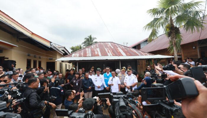 Wujudkan Semangat Hari Pahlawan, PLN dan KESDM Salurkan BPBL bagi Ratusan Keluarga Prasejahtera di Minahasa