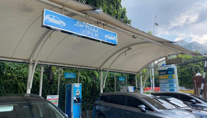 Semangat Hari Pahlawan, Perkuat Ekosistem Kendaraan Listrik, PLN Resmikan 2 SPKLU Center Pertama di Jakarta