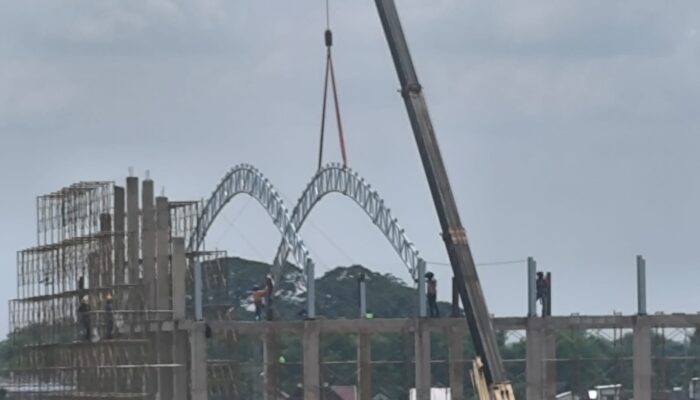 Bangunan Mewah Nyawa Murah, Pekerja Proyek Sport Center Bojonegoro Terancam Bahaya