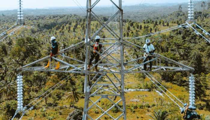 Moment Hari Pahlawan, Dorong Pertumbuhan Industri, PLN Teken PJBTL 1.800 MVA di Jawa Barat dan Jawa Tengah