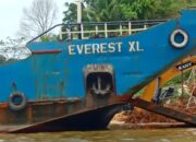Diduga LCT Everest Muat Alat Berat Ke Tambang Ilegal, Oknum Pengurus Disinyalir Halangi Kerja Jurnalis.