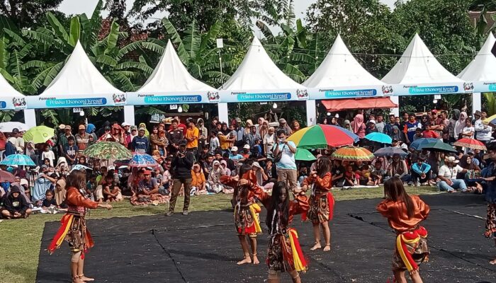 Pagelaran Reog dan Wayang Kulit Meriahkan HJB di Kedungadem