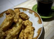 Hujan, Pisang Goreng, dan Secangkir Kopi: Trio Sempurna untuk Mengusir Kesepian