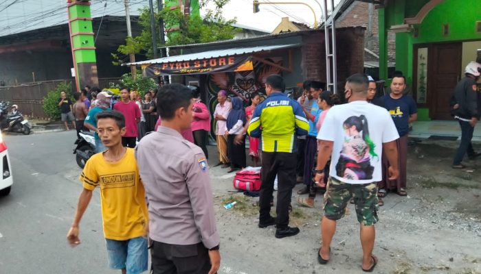 Tabrakan Dua Motor di Tikusan, Dua Pengendara Dilarikan ke RSUD Bojonegoro