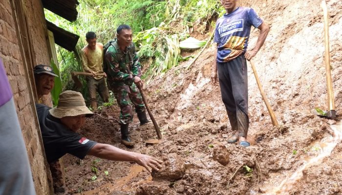 Sinergi TNI dan Warga Minimalkan Dampak Bencana Longsor di Trenggalek