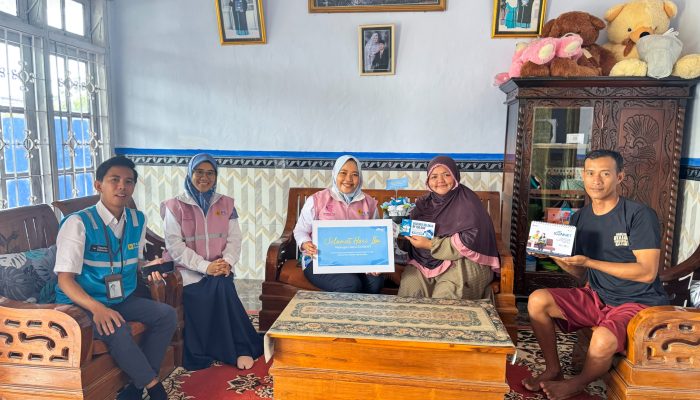 Rayakan Hari Ibu, PLN Icon Plus Berikan Apresiasi kepada Pelanggan Loyal ICONNET di Jawa Timur