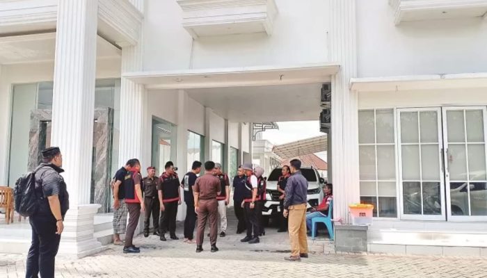 Tumpulnya Hukum, Kejari Sampang Berani Geledah Rumah Mantan Wabup Tapi Tak Berani Bongkar! 