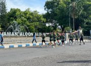 Jaga Stamina Prajurit, Anggota Kodim 0807/Tulungagung Olahraga Bareng Keliling Alun-Alun