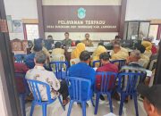 Wujudkan Tata Kelola Bersih, Babinsa Kawal LPJ dan Penetapan Penerima Bansos di Sukorame
